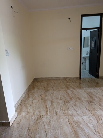 Room in 2.5 BHK Builder Floor at Nirman Vihar – for Rent