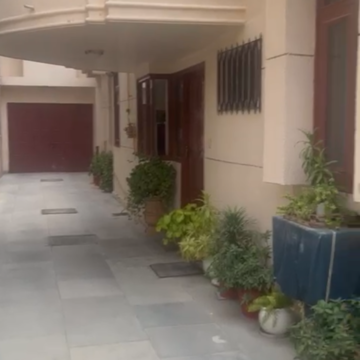 Living Room in 3.5 BHK Independent House at The Nest Noida, Sector 31 – for Rent
