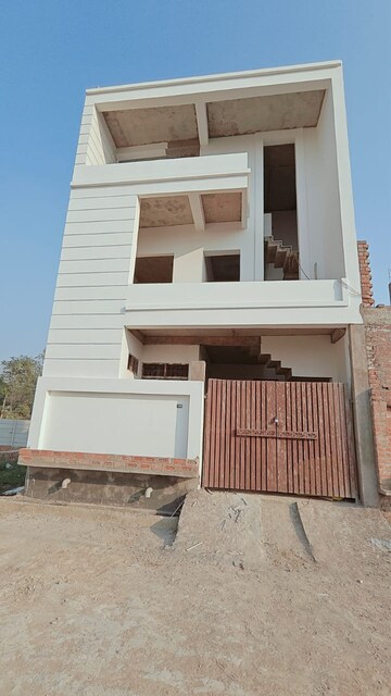 3 BHK Villa – Exterior View View at Gomti Nagar - for Sale