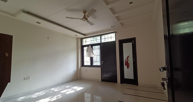 Room, civil lines 6+ Bedroom 2500 Sq.Ft. Villa In Civil Lines Kanpur 9019240