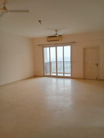 Room in 4 BHK Apartment at Emaar The Palm Drive-The Premier Terraces, Sector 66 – for Rent