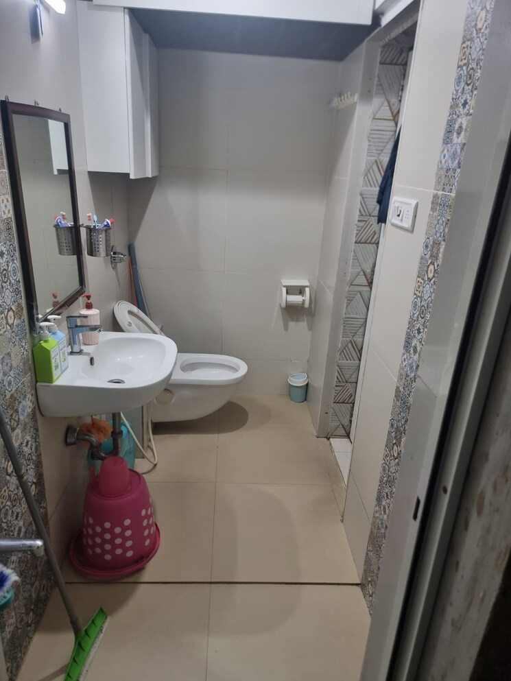 Bathroom, gurukrupa-marina-enclave 2 Bedroom 634 Sq.Ft. Apartment In Malad West Mumbai 9019358