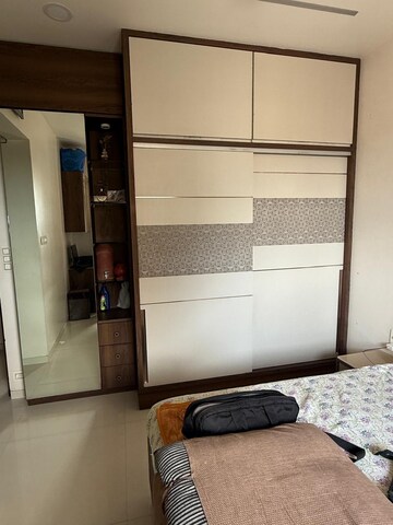 Furnished Amenities in 2 BHK Apartment at Shree Niketan, Kandivali West – for Rent