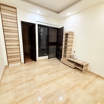Room in 3.5 BHK Builder Floor at RWA Apartments Sector 108, Sector 108 – for Rent