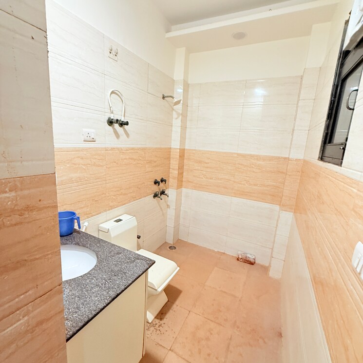 Bathroom, rwa-apartments-sector-108 3.5 Bedroom 2143 Sq.Ft. Builder Floor In Sector 108 Noida 9019389