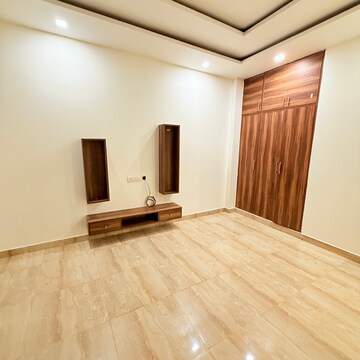 Room in 3.5 BHK Builder Floor at RWA Apartments Sector 108, Sector 108 – for Rent
