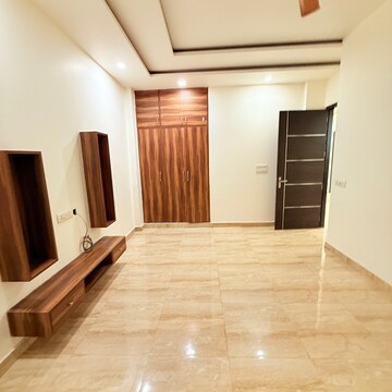 Room in 3.5 BHK Builder Floor at RWA Apartments Sector 108, Sector 108 – for Rent