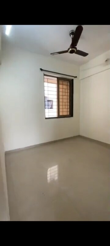 Room in 2.5 BHK Apartment at Neelkanth Palms Phase 2, Thane West – for Sale