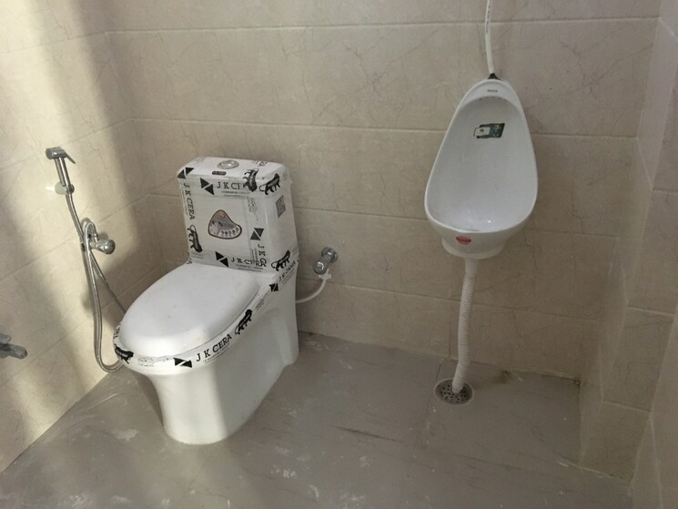 Washroom, sector 63 Commercial Office Space in IT/SEZ 35000 Sq.Ft. In Sector 63 Noida 9019432