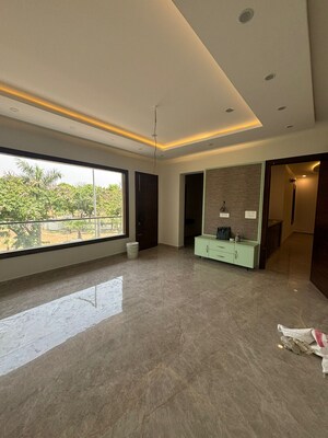 Room in 6 BHK Independent House at Sector 91 – for Sale