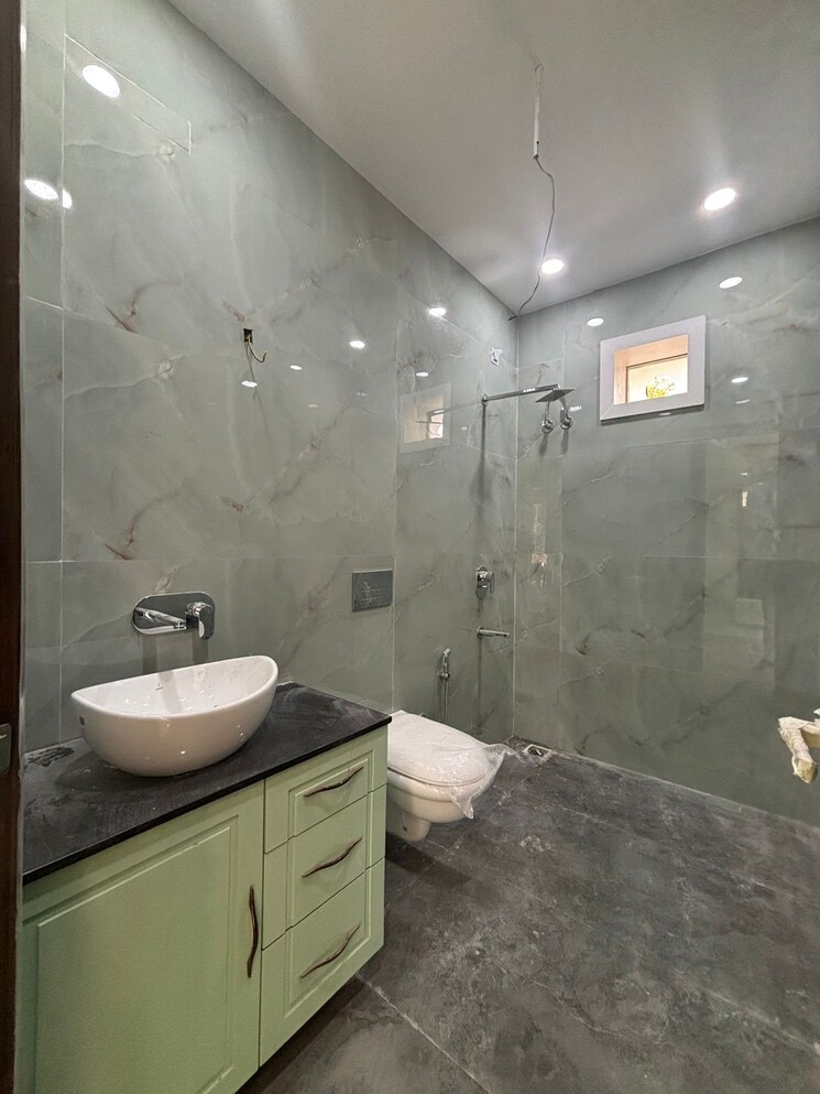Bathroom, sector 91 6 Bedroom 250 Sq.Yd. Independent House In Sector 91 Mohali 9019499