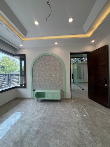 Parking in 6 BHK Independent House at Sector 91 – for Sale