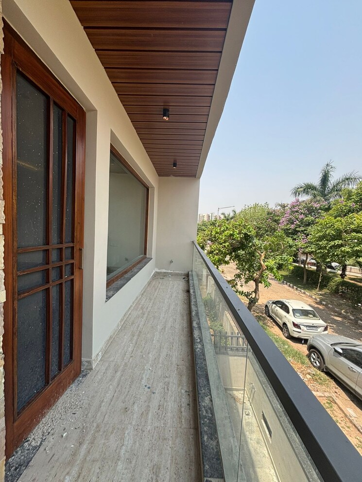 Balcony, sector 91 6 Bedroom 250 Sq.Yd. Independent House In Sector 91 Mohali 9019499