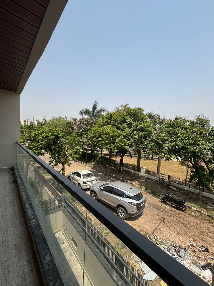 Balcony, sector 91 6 Bedroom 250 Sq.Yd. Independent House In Sector 91 Mohali 9019499