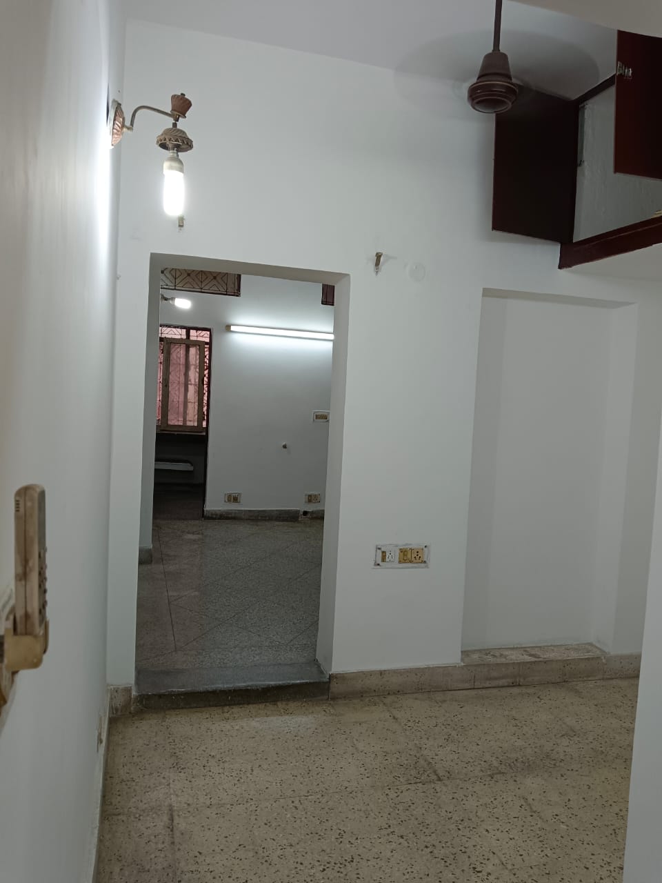 2 BHK Builder Floor For Rent in Lajpat NagaR-4