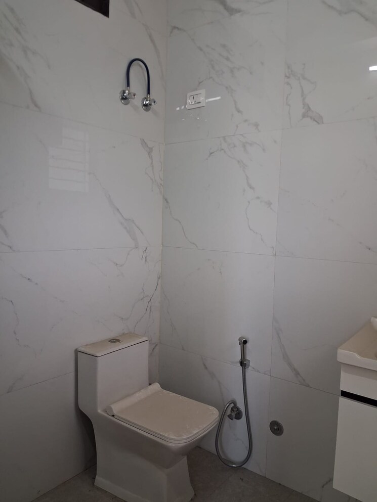 Attached Bathroom, sector 28 4 Bedroom 350 Sq.Yd. Builder Floor In Sector 28 Faridabad 9019521