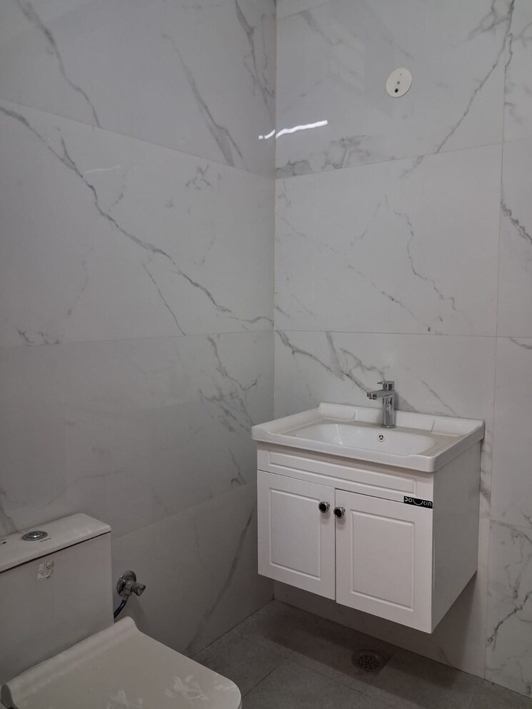 Attached Bathroom, sector 28 4 Bedroom 350 Sq.Yd. Builder Floor In Sector 28 Faridabad 9019521