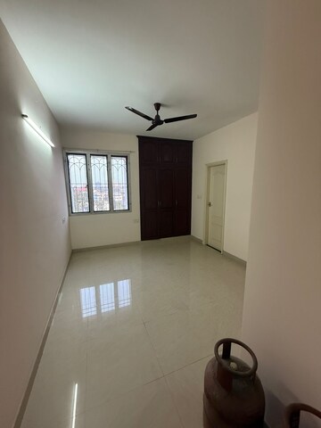 Room in 3 BHK Apartment at Kaloor – for Sale