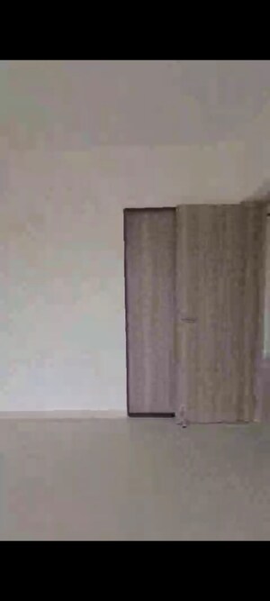 Room in 1.5 BHK Apartment at Sheth Zuri, Laxmi Nagar – for Sale