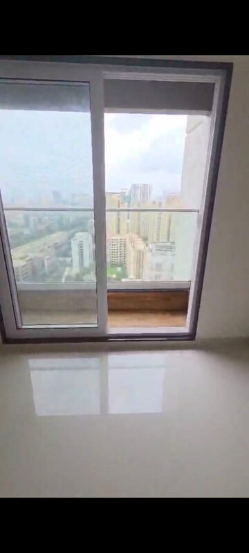Room in 1.5 BHK Apartment at Sheth Zuri, Laxmi Nagar – for Sale
