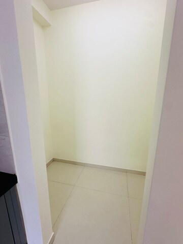 Room in 2 BHK Apartment at Godrej Prime, Chembur – for Rent