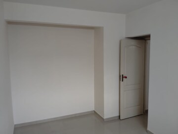 Room in 2 BHK Apartment at Kalpataru Hills, Manpada – for Rent