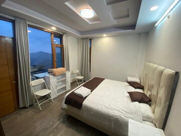 Master Bedroom in 2 BHK Apartment at Mall Road – for Rent