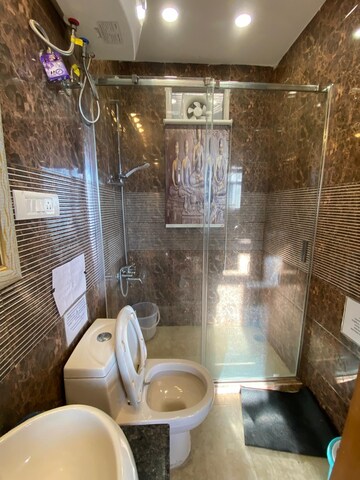 Bathroom in 2 BHK Apartment at Mall Road – for Rent
