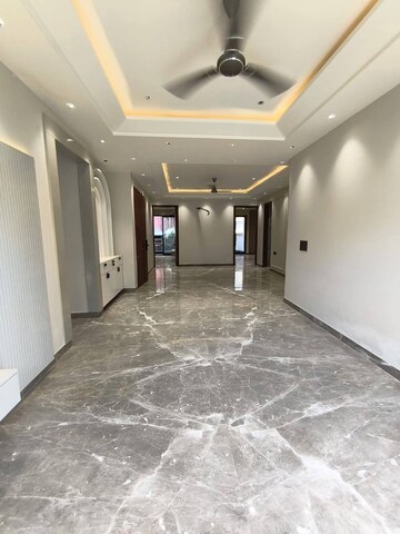 Room in 5 BHK Builder Floor at Green Wood City, Sector 45 – for Sale