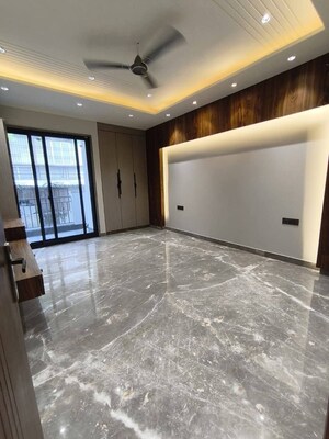 Room in 5 BHK Builder Floor at Green Wood City, Sector 45 – for Sale