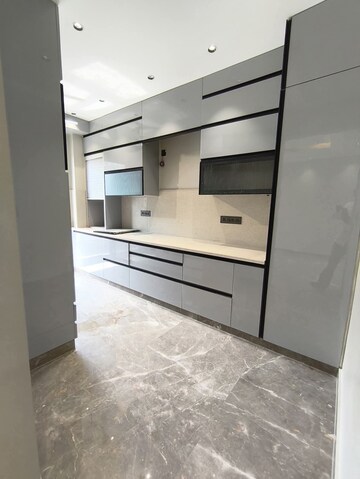 Room in 5 BHK Builder Floor at Green Wood City, Sector 45 – for Sale