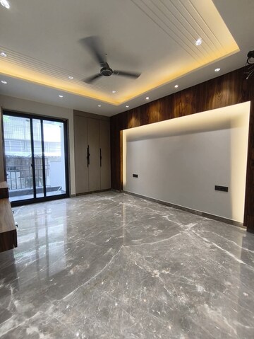 Room in 5 BHK Builder Floor at Green Wood City, Sector 45 – for Sale