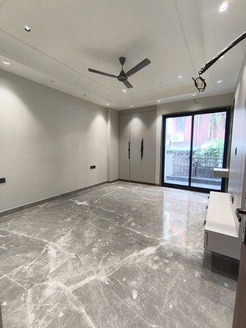 Room in 5 BHK Builder Floor at Green Wood City, Sector 45 – for Sale