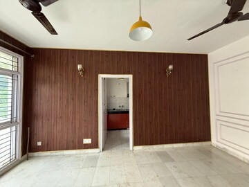 Room in 2 BHK Builder Floor at Sector 55 – for Rent