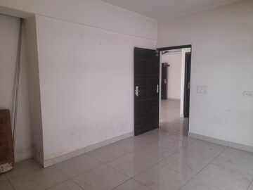 Room in 3 BHK Builder Floor at BPTP District Phase 2, Sector 84 – for Rent