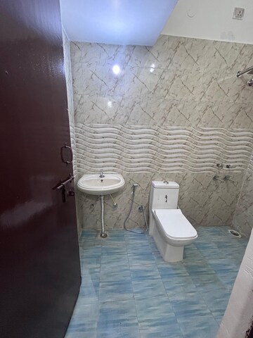 Bathroom in 1.5 BHK Builder Floor at New Palam Vihar – for Rent