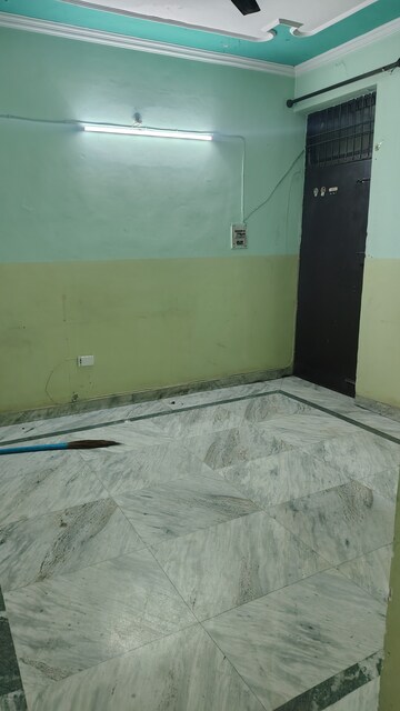 Furnished Amenities in 3 BHK Builder Floor at Vasundhara Sector 1 – for Sale