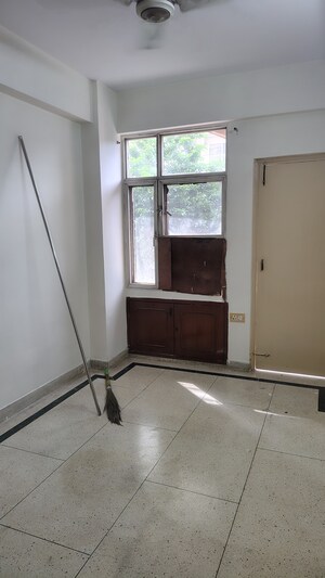 Furnished Amenities in 3 BHK Builder Floor at Vasundhara Sector 1 – for Sale