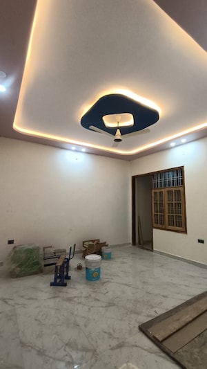 Room in 3 BHK Independent House at Deva Road – for Sale