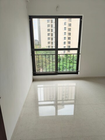 Room in 3 BHK Apartment at Pride World City Wellington, Charholi Budruk – for Rent