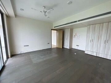 Room in 5 BHK Apartment at Rustomjee Elements, Andheri West – for Rent