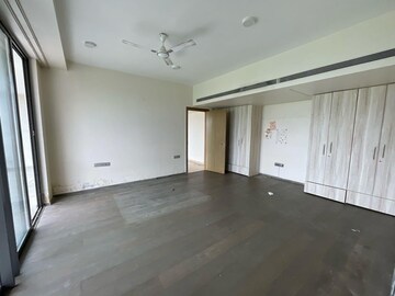 Room in 5 BHK Apartment at Rustomjee Elements, Andheri West – for Rent