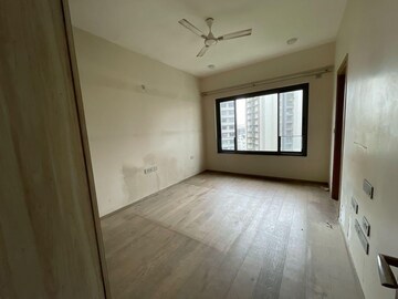 Room in 5 BHK Apartment at Rustomjee Elements, Andheri West – for Rent