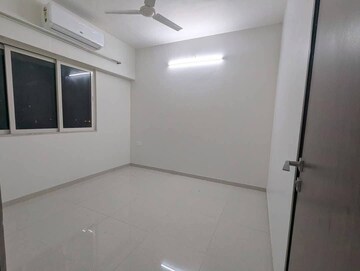 2 BHK Apartment For Rent in Omkar Signet, Malad East