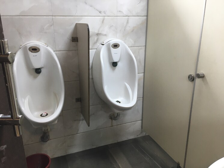 Washroom, sector 63 Commercial Office Space in IT/SEZ 37500 Sq.Ft. In Sector 63 Noida 9019881