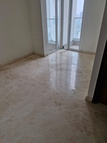 Room in 5 BHK Apartment at Omkar Alta Monte, Malad East – for Rent