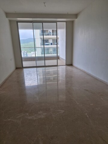 Room in 5 BHK Apartment at Omkar Alta Monte, Malad East – for Rent