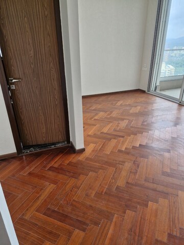 Room in 5 BHK Apartment at Omkar Alta Monte, Malad East – for Rent