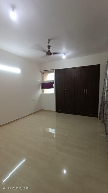 Room in 3 BHK Apartment at Hiranandani Meadows, Manpada – for Rent