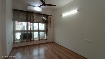 Room in 3 BHK Apartment at Hiranandani Meadows, Manpada – for Rent